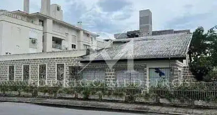 Casa à venda em Canasvieiras, Florianópolis – 5 quartos e piscina