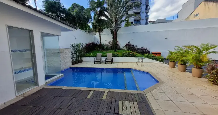 Freguesia-Casa triplex à venda 3 quartos sendo 3 suítes, 194 m², 2 vagas, jardim