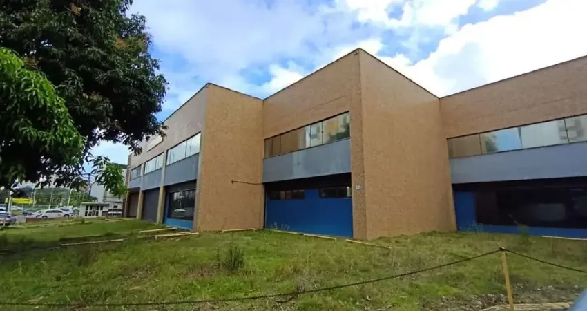 Prédio para alugar na Avenida Luís Viana Filho, 1631, Paralela, Salvador