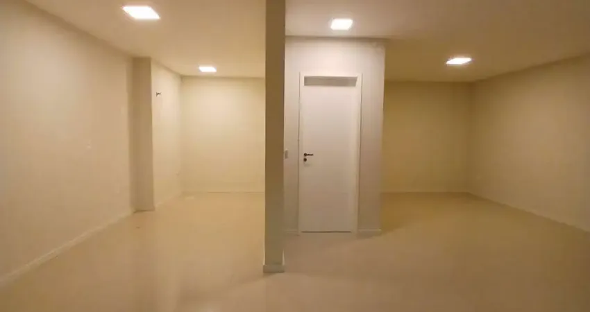 Sala comercial para alugar com 45m² para aluguel na Av. Santos Dumont no bairro Bom Retiro por R$1.500,00 + taxas