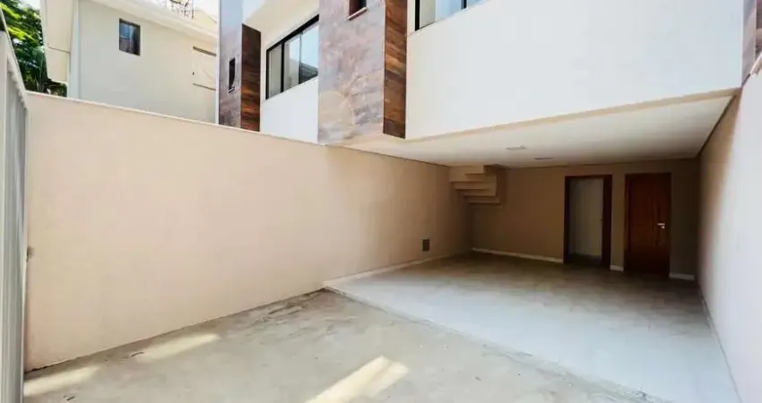 Casa Triplex - 03 qts. - 01 suíte - 04 vg. - 200m² - R$895K