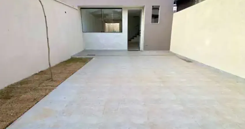 Casa individual - 3 qt. - 01 suíte - 04 vg. - R$ 705K