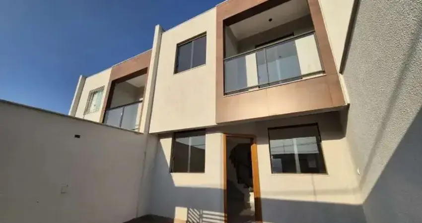 Casa Individual Duplex - 03 qts.- 01 suíte - 02 vgs. - R$ 685K