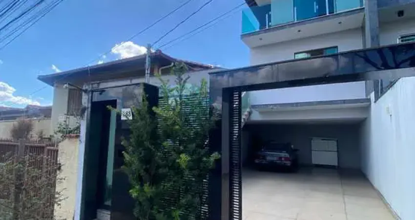 Casa Triplex Geminada de Alto Padrão - 03 qts. - 01 suíte - 04 vagas - R$895K
