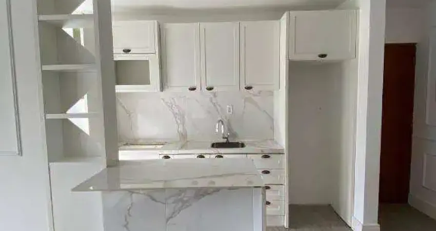 Apartamento com 2 dormitórios para alugar, 51 m² por R$ 2.530,00/mês - Espinheiros - Itajaí/SC