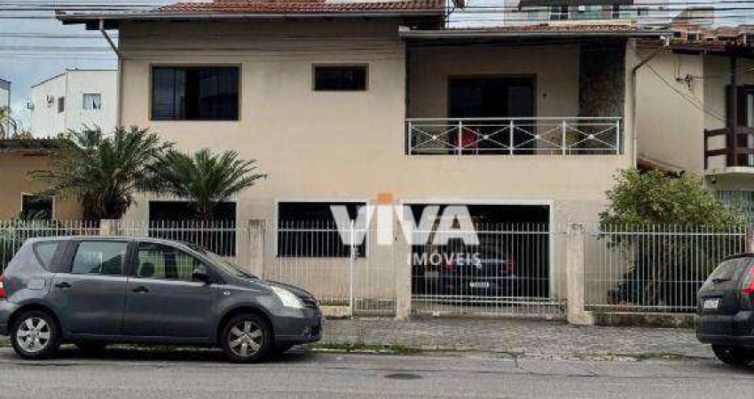 Sobrado com 4 dormitórios à venda, 238 m² por R$ 1.400.000,00 - Vila Operária - Itajaí/SC