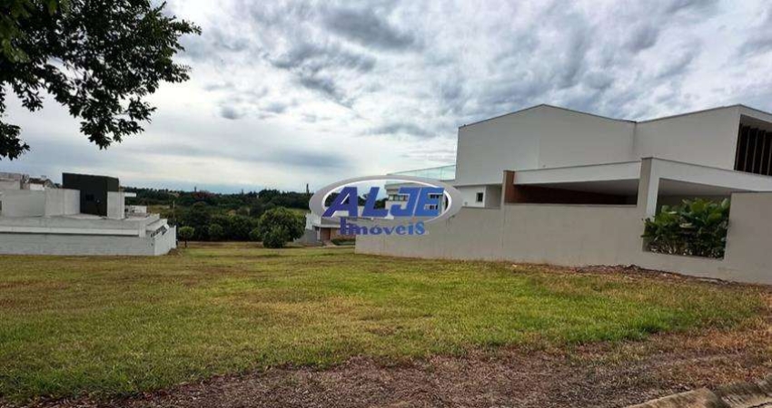 Casa à venda na Avenida Warner Gomes Fernandes, Parque das Esmeraldas, Marília