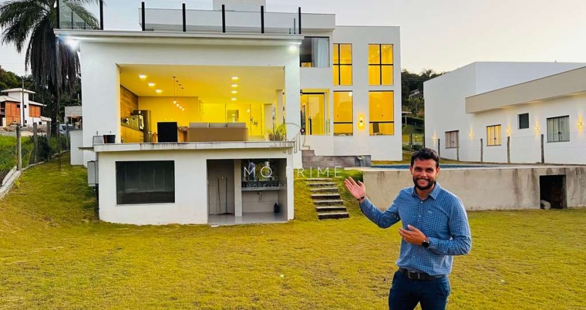 Casa de Alto Padrão  no Condomínio Solar das Palmeiras