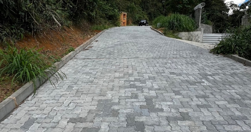 Terreno à venda na Rua Divino Espírito Santo, Carangola, Petrópolis