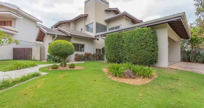 Casa à venda com 04 dormitórios, 02 suítes , amplo quintal- 386 m²- condomínio moinho de vento -val