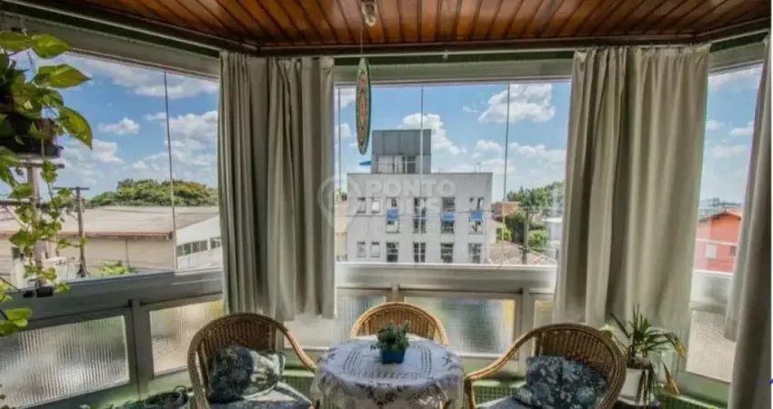 Apartamento à venda no bairro Saúde com varanda fechada com vidro