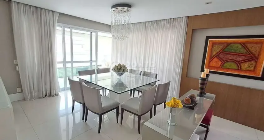 Apartamento à venda na Aclimação, 213 m², varanda gourmet, 3 suítes e 3 vagas