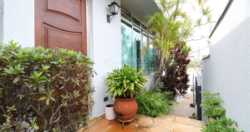 Casa à Venda no bairro Planalto Paulista 3 Dormitórios, 4 Vagas, Quintal,10 x 25