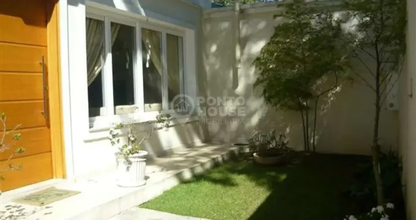 Casa à Venda no bairro Planalto Paulista, 3 Dormitórios, 3 Vagas, Junto à Moema