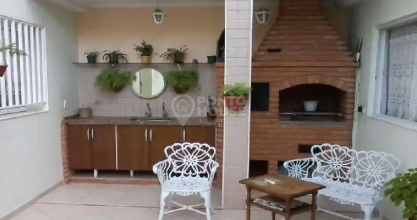 Sobrado 03 dormitórios, 2 suítes, 03 vagas, quintal e portão eletrônico