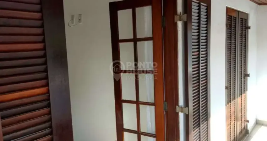 Sobrado para venda no bairro Vila Gumercindo 5 dormitórios, 1 suíte e 2 vagas