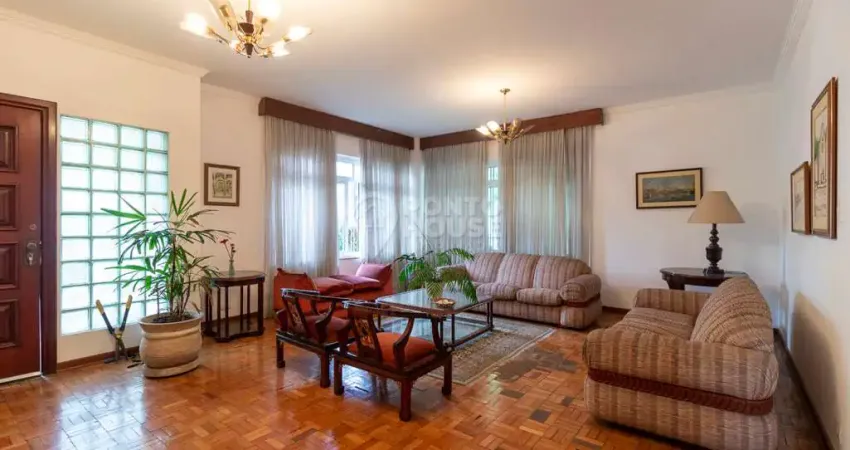 Casa à venda no bairro Planalto Paulista, 3 Dormitórios, 4 Vagas, Amplo Quintal