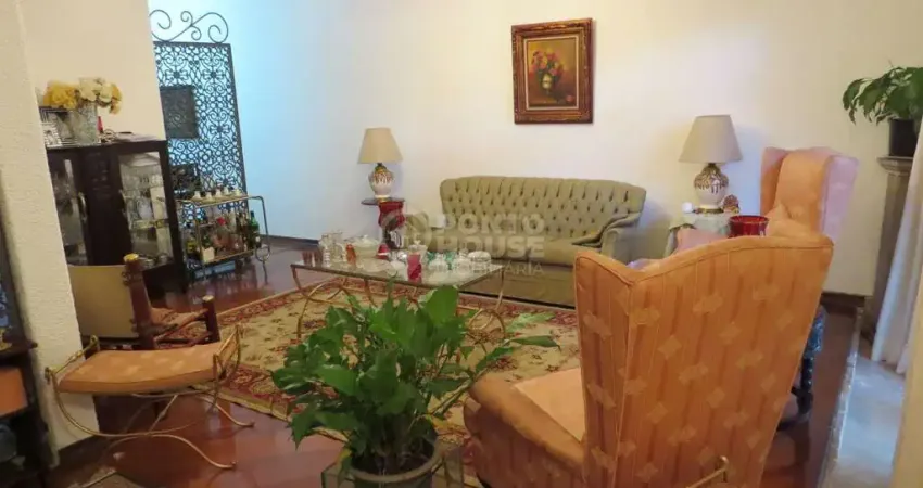 Casa à Venda no bairro Planalto Paulista 3 Dormitórios, 3 Vagas, Próximo Sírio