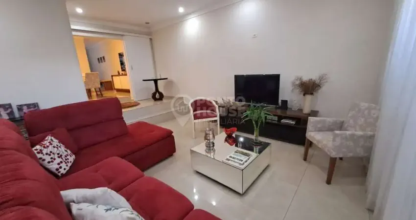 Casa à Venda Planalto Paulista 3 Dormitórios, 2 Vagas, Clean, 222m² de Terreno.