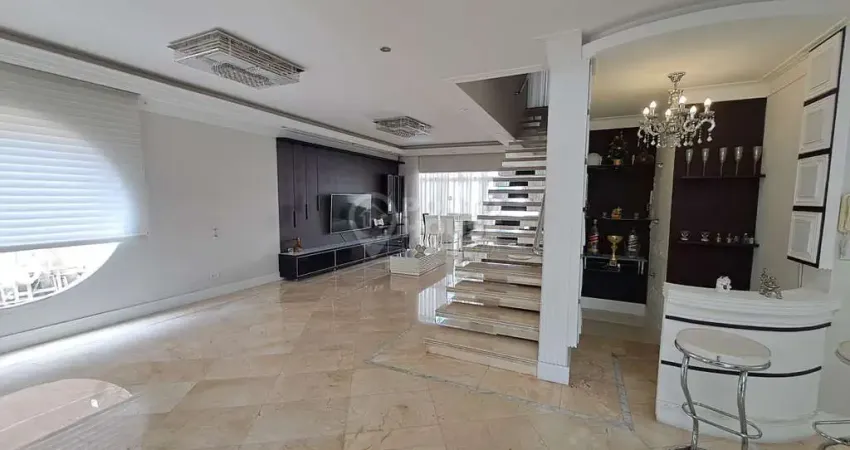 Casa à Venda no bairro Jardim da Saúde 3 Suítes, 3 Vagas, Piscina, Permuta