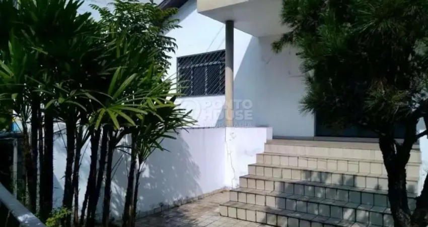 Casa térrea à venda no bairro Mirandópolis de 3 dormitórios, 2 salas e 2 vagas