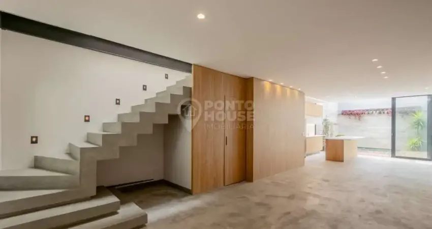 Casa à Venda no bairro Campo Belo, 3 Dormitórios, 3 Vagas, Piscina, Nova e Vaga