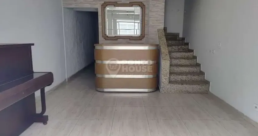 Sobrado à venda no bairro Vila Guarani de 4 salas, espaço gourmet e 1 vaga
