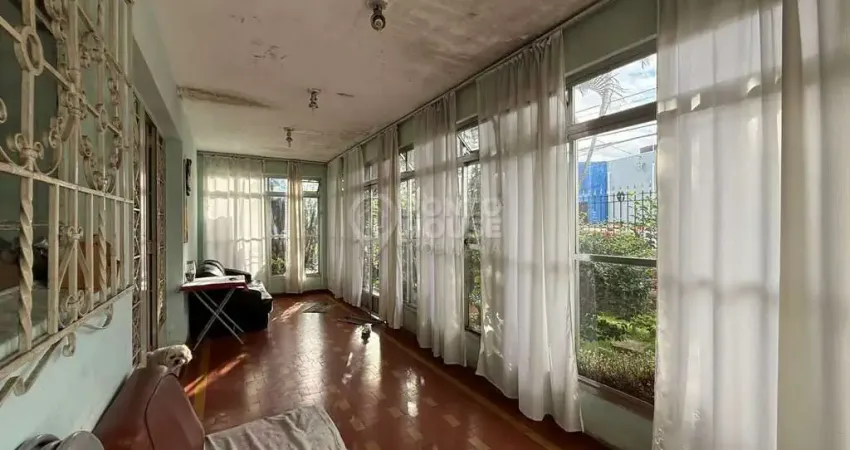 Casa Terrea  terreno 12x27  com 2 dorm quintal edícula 3 vagas Vila Monumento