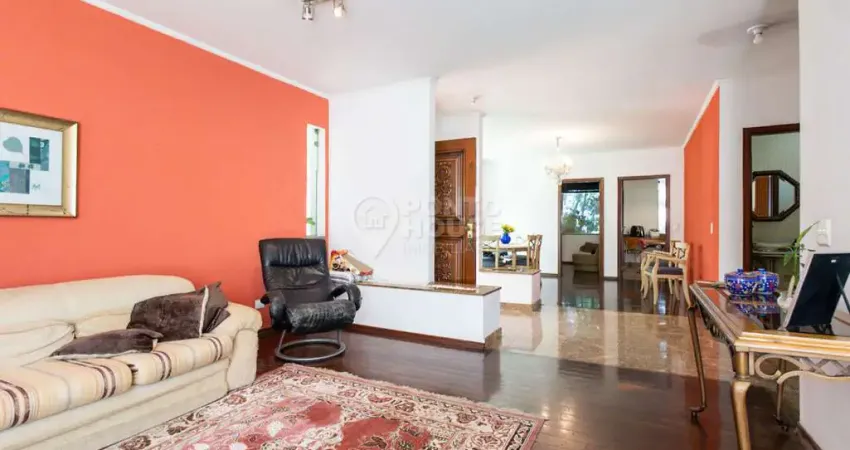 Sobrado de 443 m2, com 04 suites, 05 vagas, elevador, quintal em Vila Gumercindo