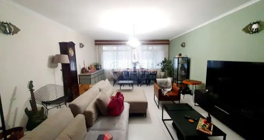 Sobrado à venda no bairro Vila Guarani de 4 dormitórios, 6 banheiros e 4 vagas
