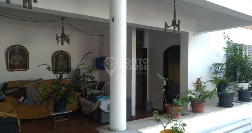 Casa térrea à venda e locação bairro Vila Gumercindo de 3 dormitórios e 50 vagas