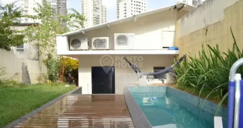 Casa com quintal 2 suites 2 vagas piscina churrasqueira totalmente reformada.