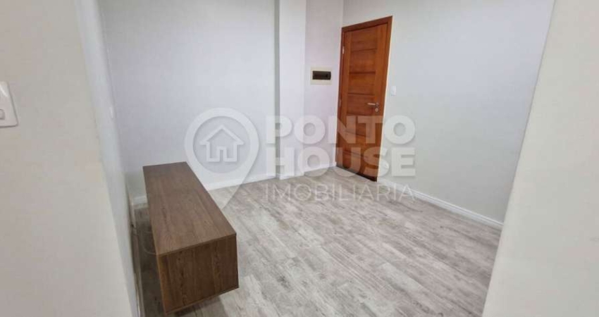 Apartamento à venda no bairro Saúde de 1 dormitório, 1 banheiro e 1 sala