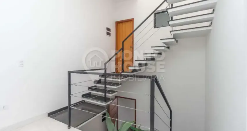 Sobrado à venda com 3 suítes, 2 vagas, quintal próximo ao metrô praça da árvore