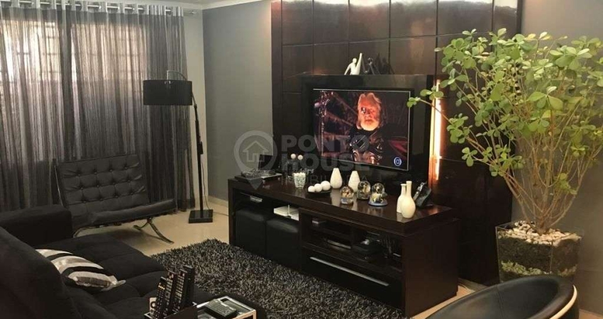 Sobrado à venda no bairro Saúde, 03 dormitórios, 01 suíte e 02 vagas