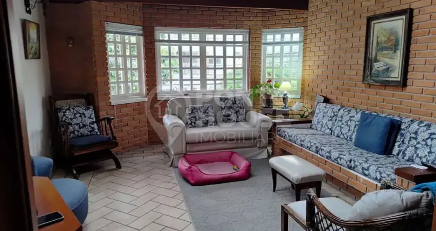 Sobrado de 173 m² à venda, 3 dormitórios, 2 vagas e quintal na bosque da saúde