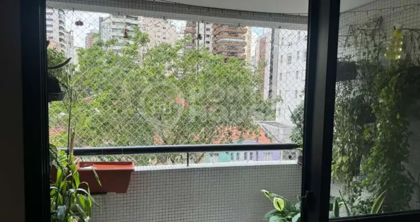 Apartamento à venda na Aclimação, 3 dormitórios e 2 vagas, próximo ao metrô