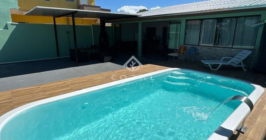 Casa frente rodovia com piscina e suíte