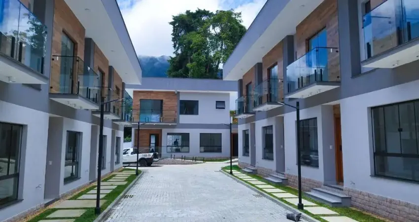 Imóvel exclusivo no alto: casa em condomínio com 3 quartos e 121m² em teresópolis-rj