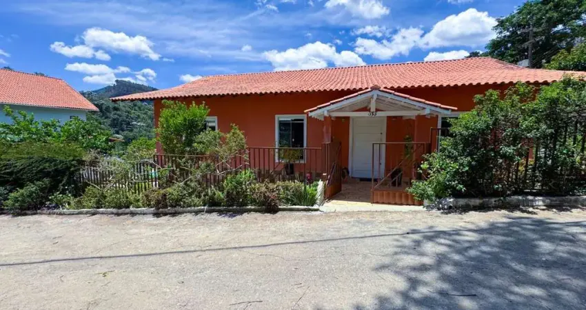 Casa à venda no vale alpino de teresópolis-rj: 3 quartos, 1 suíte, 2 banheiros, 2 vagas - luxo, conforto e natureza!