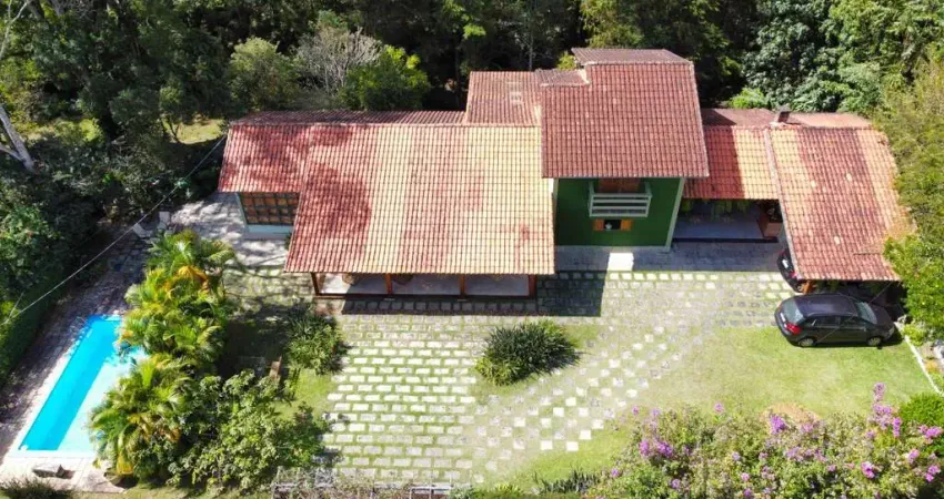 Casa de luxo em condomínio no bairro bom retiro, teresópolis/rj: 4 quartos, 2 suítes, 226m² de área. agende sua visita agora!