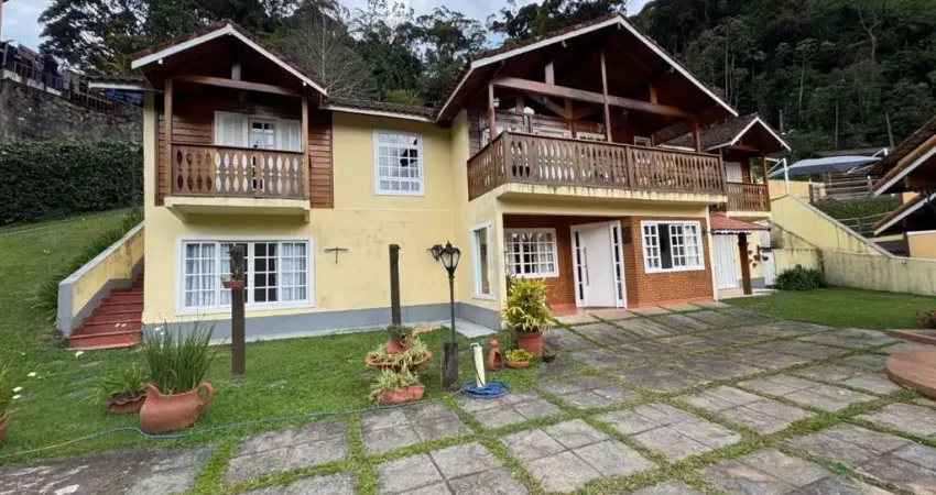 Viva com luxo e conforto na casa comary em teresópolis-rj: 5 quartos, 2 suítes, 4 salas, 5 vagas de garagem!