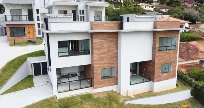 Casa à venda com 3 quartos, 3 banheiros, 1 vaga de garagem e 116m² por apenas r$ 850.000!imperdível! casa em condomínio no golfe, teresópolis-rj: moderna, espaçosa e com acabamento impecável! venha co