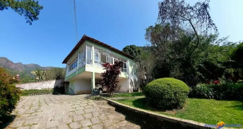 Casa à venda em cascata dos amores teresópolis-rj: 3 quartos, 1 suíte, natureza e tranquilidade!