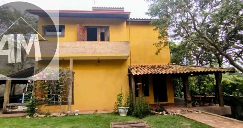 Linda casa rústica em Atibaia com vista encantadora para Pedra Grande