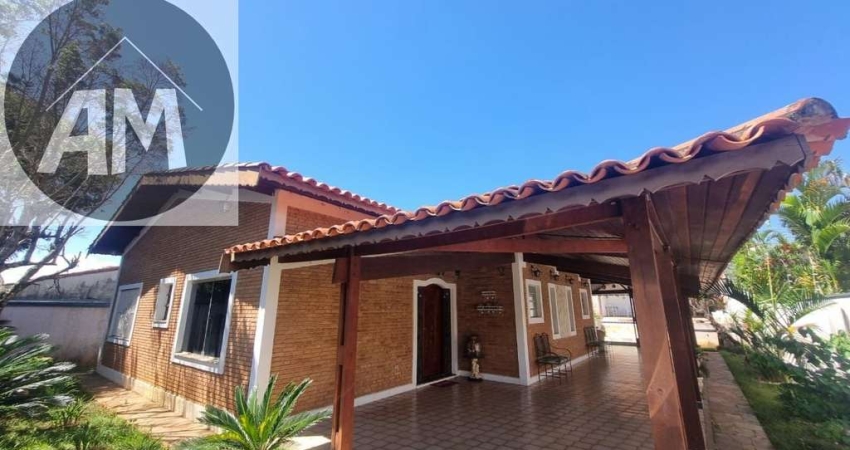 Casa Mobiliada para Locação em Atibaia com 03 Suítes  - Loteamento Morumbi
