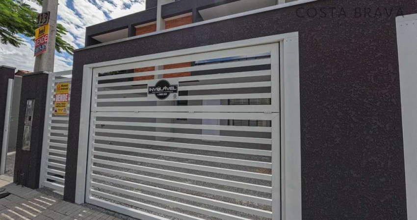 Sobrado de frente para rua com excelente padrão e Acabamento