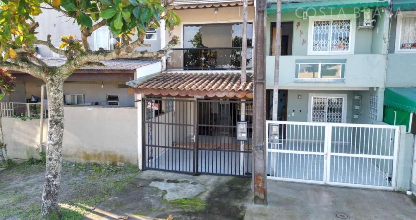 Sobrado em Bal. Riviera  -  Matinhos