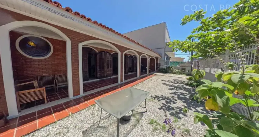 Casa com 3 quartos à venda na Avenida Maringá, 2247, Centro, Matinhos