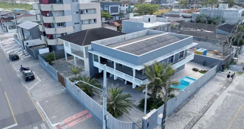 Casa com 5 quartos à venda na Avenida Beira Mar, 801, Balneário Flamingo, Matinhos